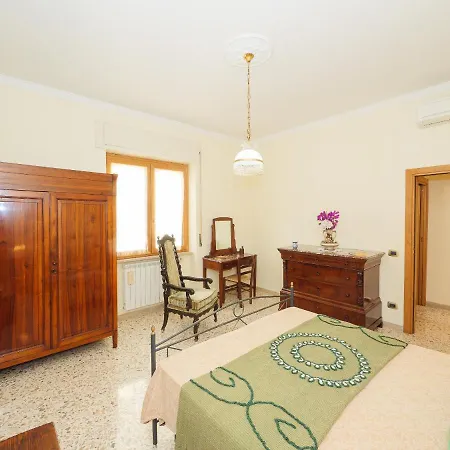 Apartament Aranci 67, Station & Vesuvius View