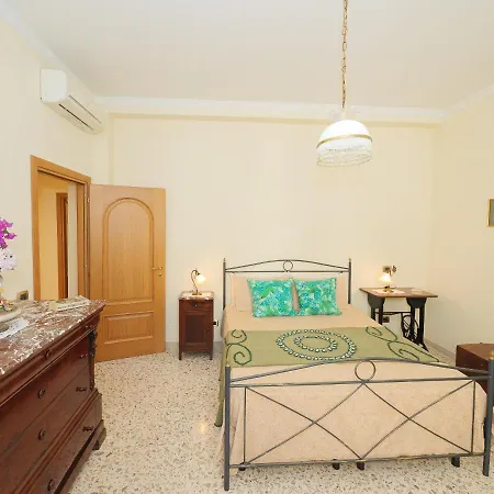 Aranci 67, Station & Vesuvius View Apartament