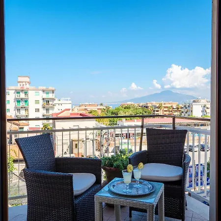 Apartament Aranci 67, Station & Vesuvius View *