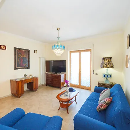 Apartament Aranci 67, Station & Vesuvius View *