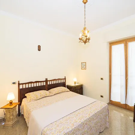 Aranci 67, Station & Vesuvius View Apartman Sorrento