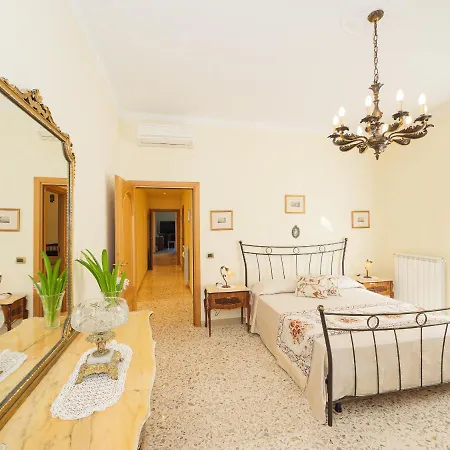 Apartman Aranci 67, Station & Vesuvius View Sorrento