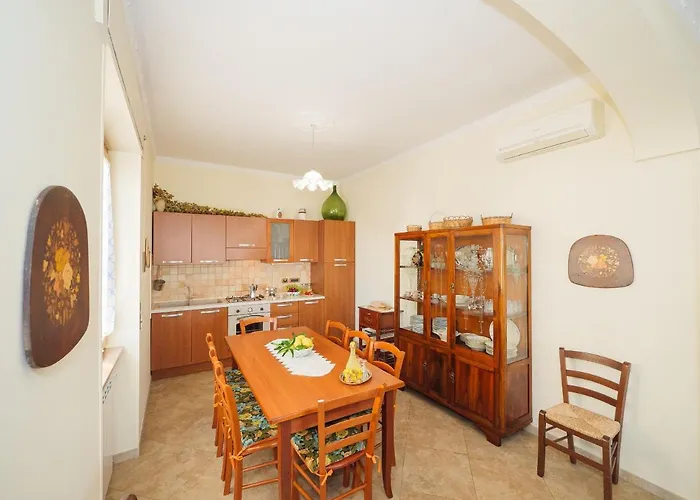 Aranci 67- Up Station & Vesuvius View * سورينتو