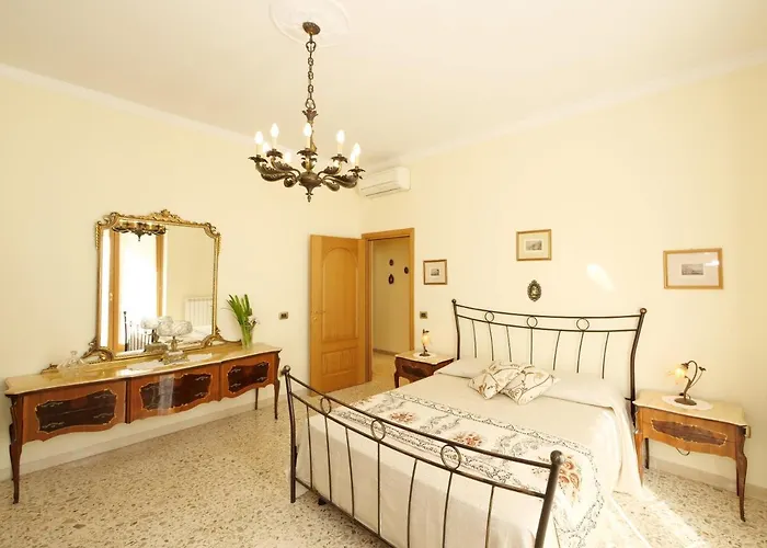 شقة Aranci 67- Up Station & Vesuvius View سورينتو