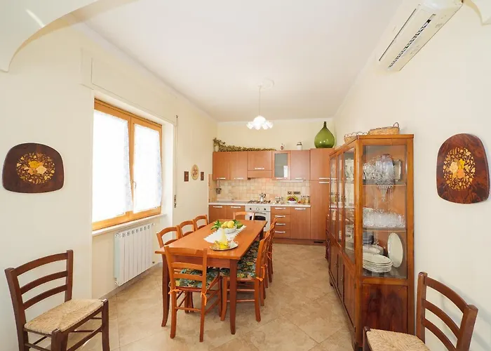 Aranci 67- Up Station & Vesuvius View سورينتو