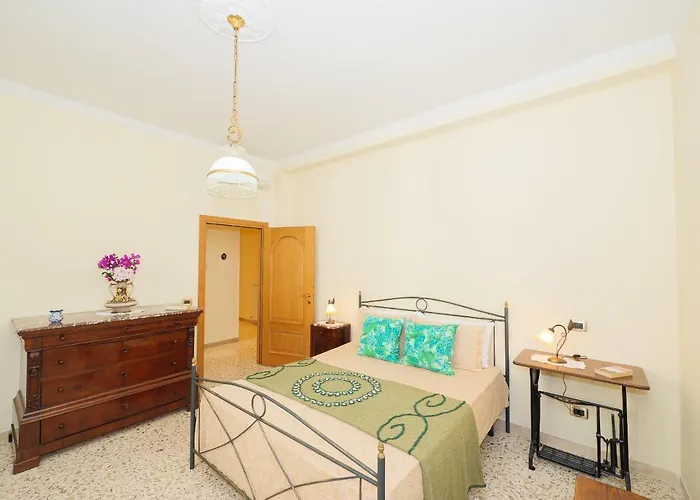 Aranci 67- Up Station & Vesuvius View سورينتو