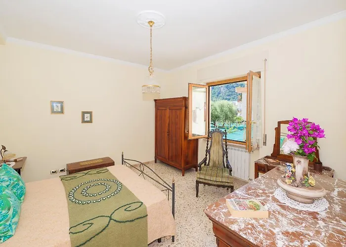 Aranci 67- Up Station & Vesuvius View شقة سورينتو