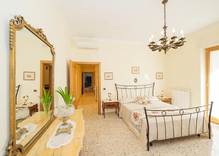 شقة Aranci 67- Up Station & Vesuvius View سورينتو