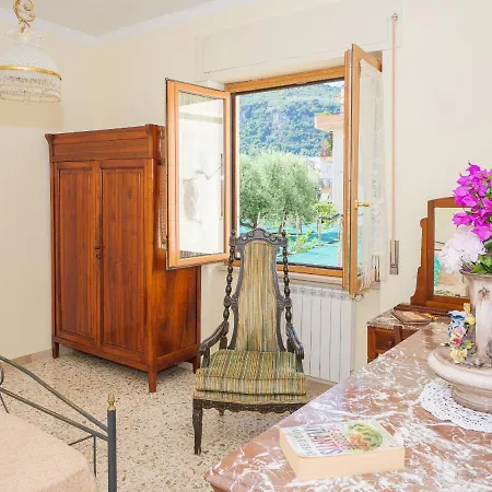 Aranci 67- Up Station & Vesuvius View Апартаменты *