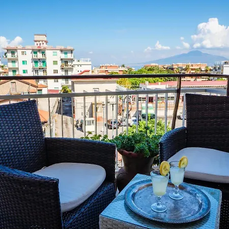 Aranci 67- Up Station & Vesuvius View Апартаменты